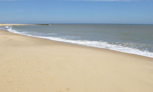 The wide, sandy Beach at Caister Holiday Park